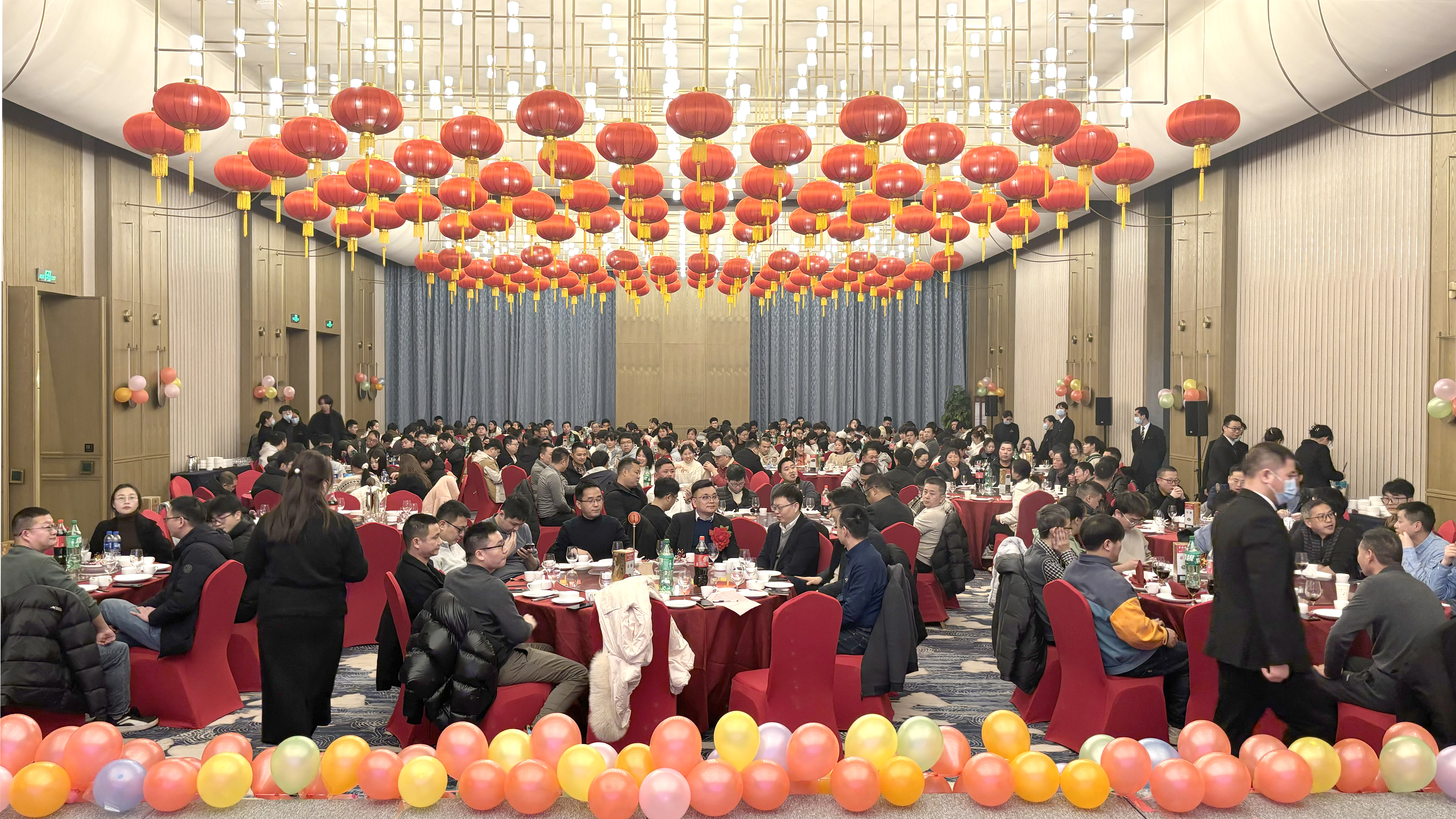 乘风破浪创佳绩 继往开来铸辉煌  w88win微2023年度表彰大会暨2024年迎春晚会胜利召开